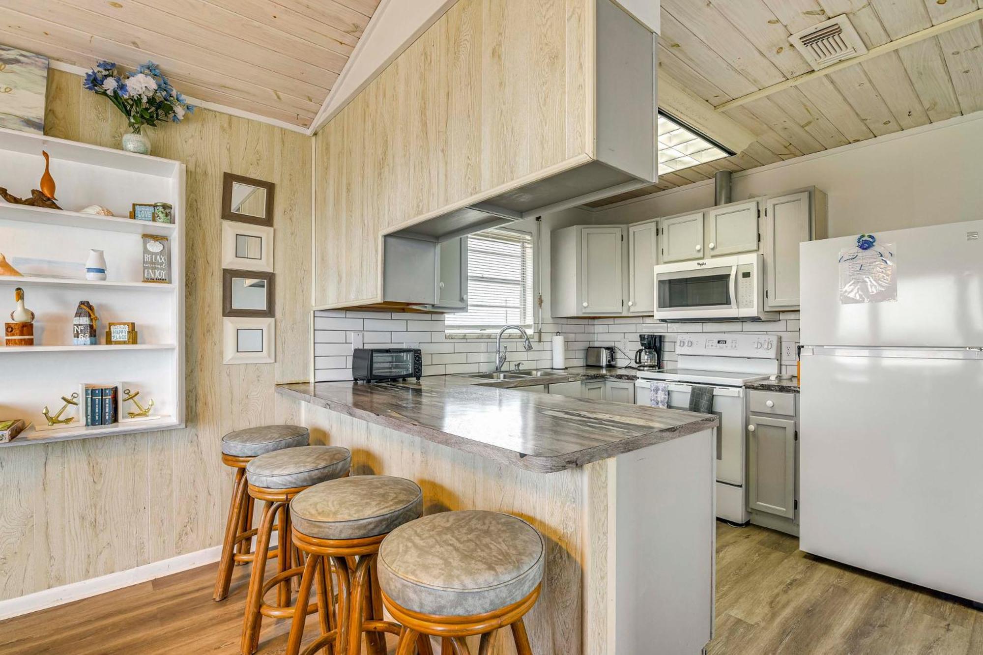 Galveston Home With Spacious Deck Steps To Beach! Exterior photo