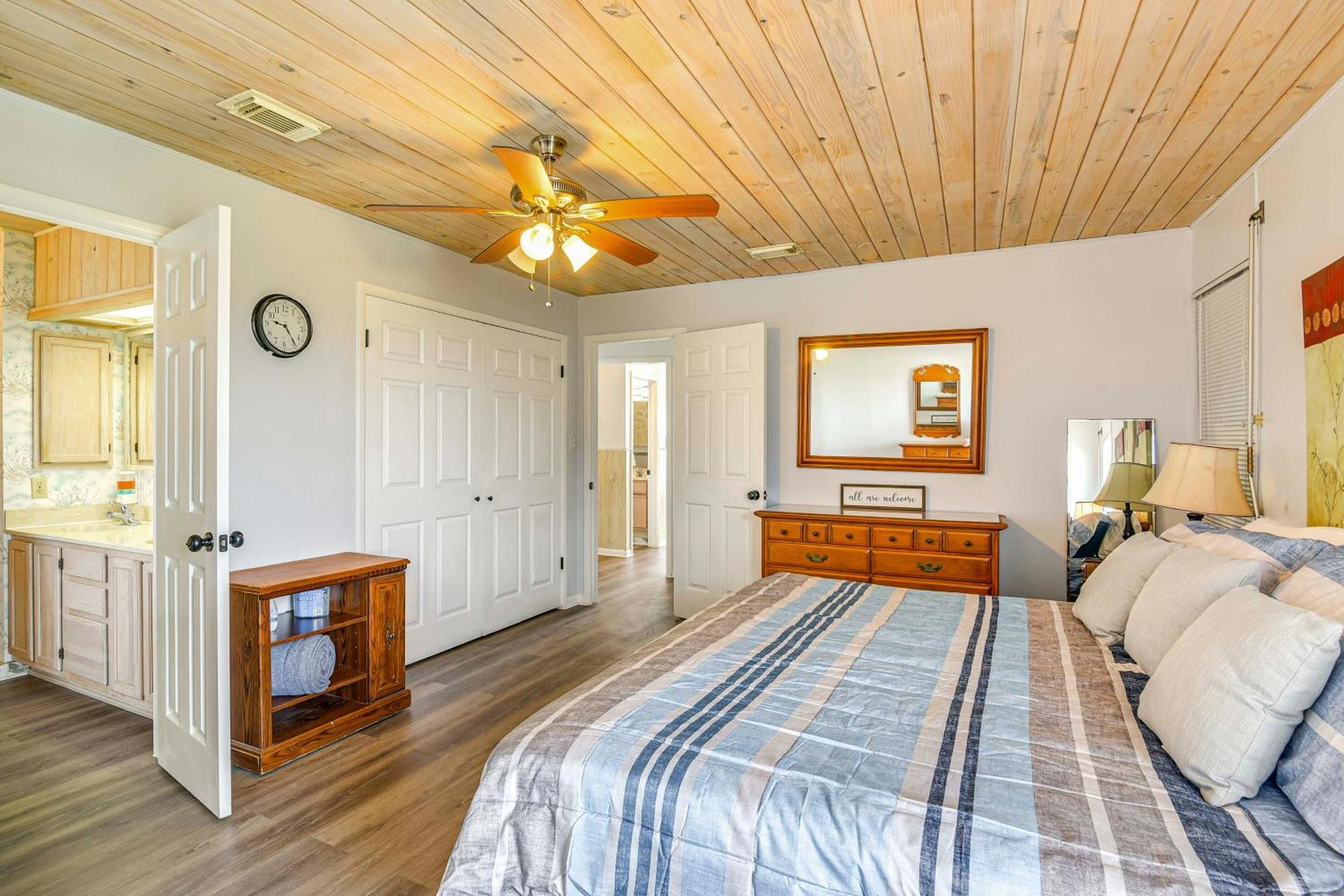 Galveston Home With Spacious Deck Steps To Beach! Exterior photo
